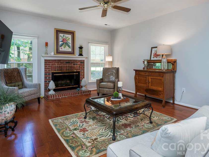 4314 Silvermere Way, Charlotte, NC 28269.  MLS# CAR4417932, YatesRealty ID 47777. Family room