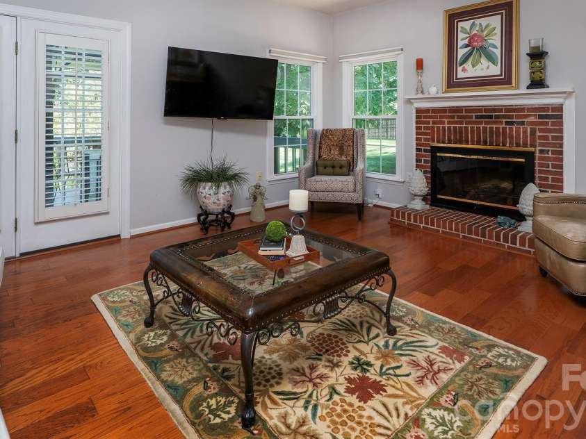 4314 Silvermere Way, Charlotte, NC 28269.  MLS# CAR4417932, YatesRealty ID 47777. Family room