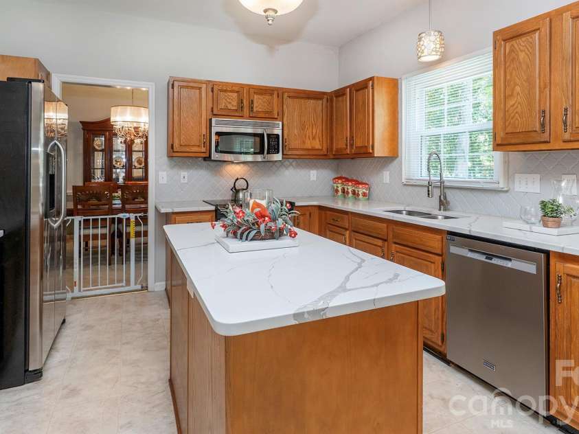 4314 Silvermere Way, Charlotte, NC 28269.  MLS# CAR4417932, YatesRealty ID 47777. Kitchen
