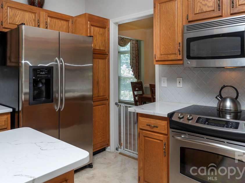 4314 Silvermere Way, Charlotte, NC 28269.  MLS# CAR4417932, YatesRealty ID 47777. Kitchenn, all appliances remain