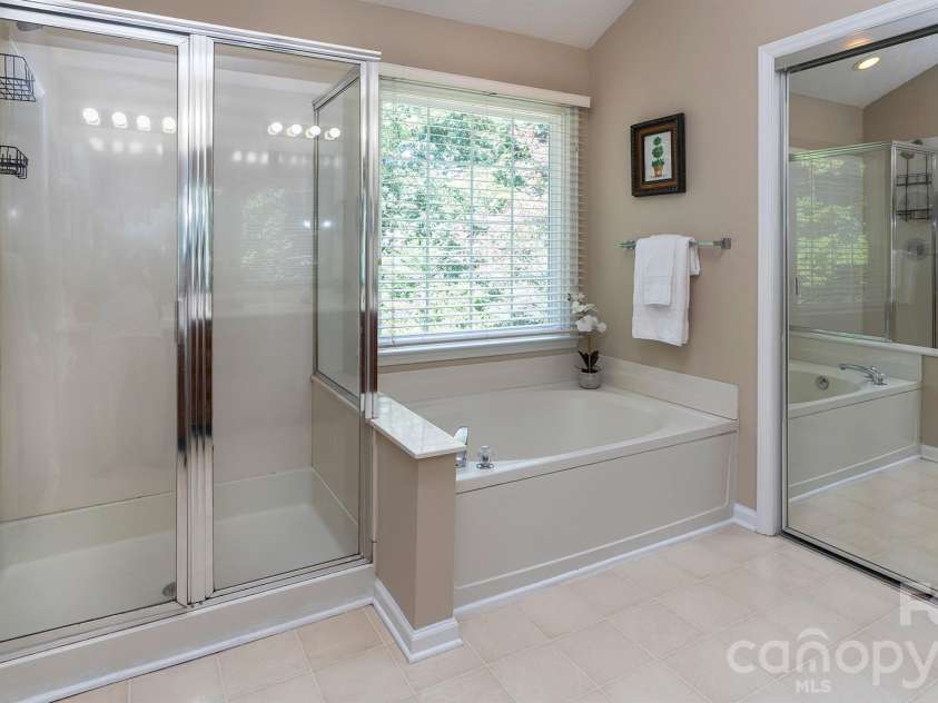 4314 Silvermere Way, Charlotte, NC 28269.  MLS# CAR4417932, YatesRealty ID 47777. Primary Bathroom