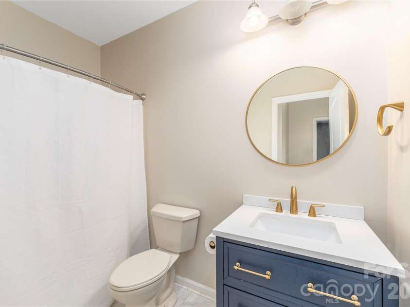 331 Appeldoorn Circle, Asheville, NC 28803.  MLS# CAR4418099, YatesRealty ID 47778. Bathroom