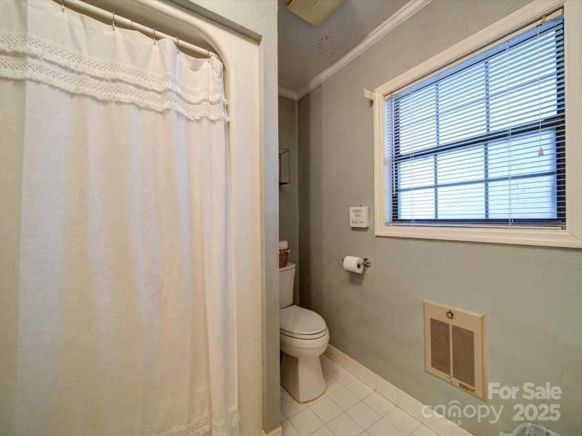 2480 Cottage Lane, Liberty Hill, SC 29074.  MLS# CAR4193321, YatesRealty ID 4778. 