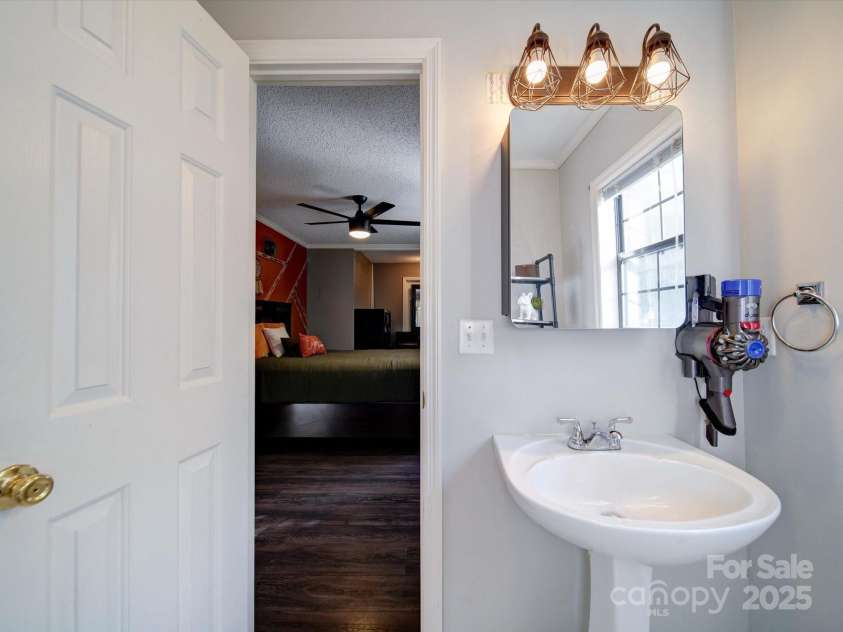 2480 Cottage Lane, Liberty Hill, SC 29074.  MLS# CAR4193321, YatesRealty ID 4778. 