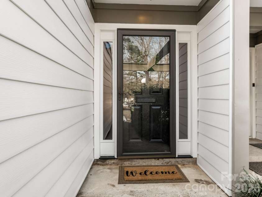 3760 Winding Creek Lane, Charlotte, NC 28226.  MLS# CAR4354381, YatesRealty ID 4778. Front Entry Way