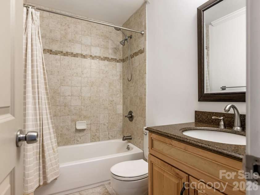 3760 Winding Creek Lane, Charlotte, NC 28226.  MLS# CAR4354381, YatesRealty ID 4778. Full Bathroom