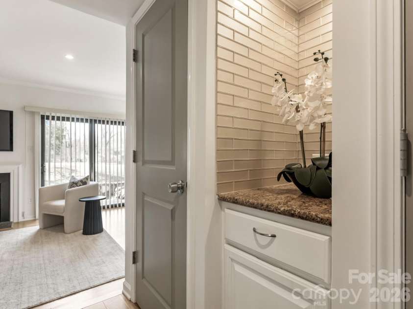 3760 Winding Creek Lane, Charlotte, NC 28226.  MLS# CAR4354381, YatesRealty ID 4778. Hallway