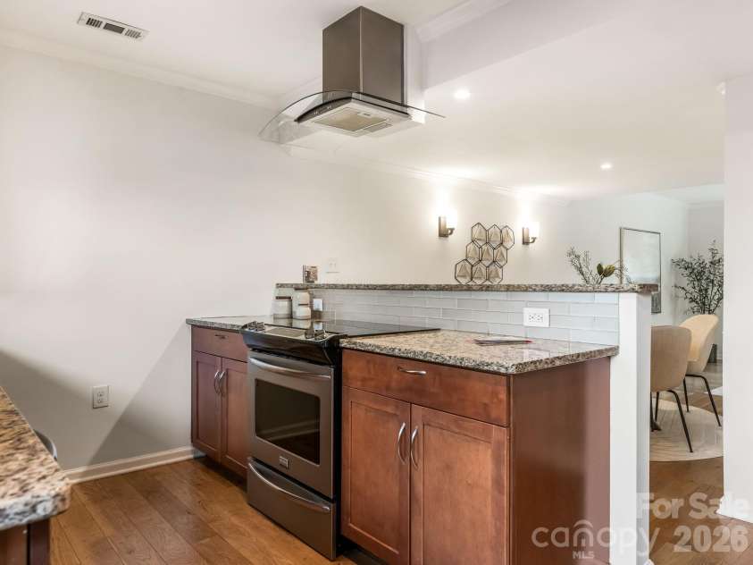 3760 Winding Creek Lane, Charlotte, NC 28226.  MLS# CAR4354381, YatesRealty ID 4778. Kitchen