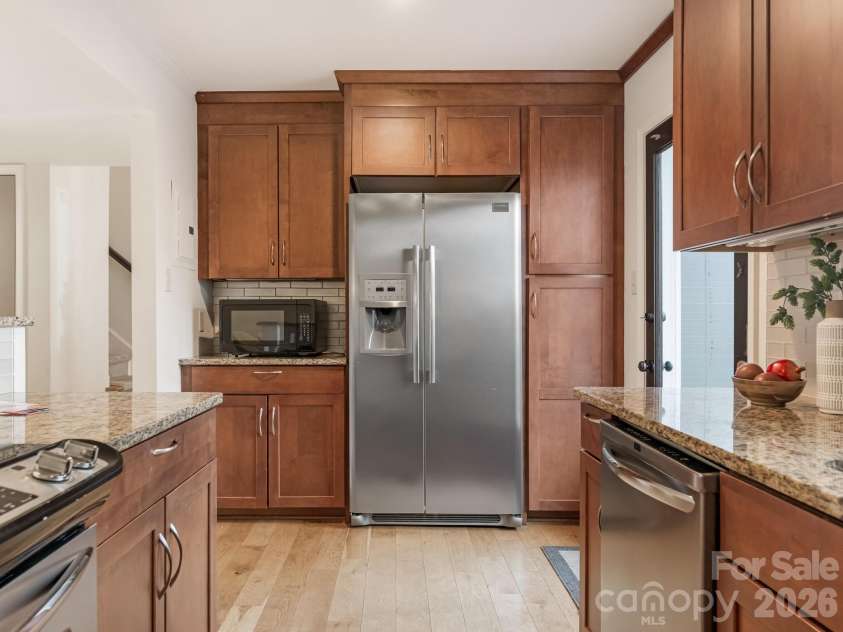 3760 Winding Creek Lane, Charlotte, NC 28226.  MLS# CAR4354381, YatesRealty ID 4778. Kitchen