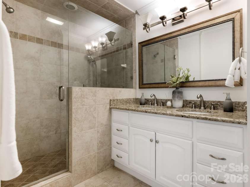 3760 Winding Creek Lane, Charlotte, NC 28226.  MLS# CAR4354381, YatesRealty ID 4778. Primary Bathroom
