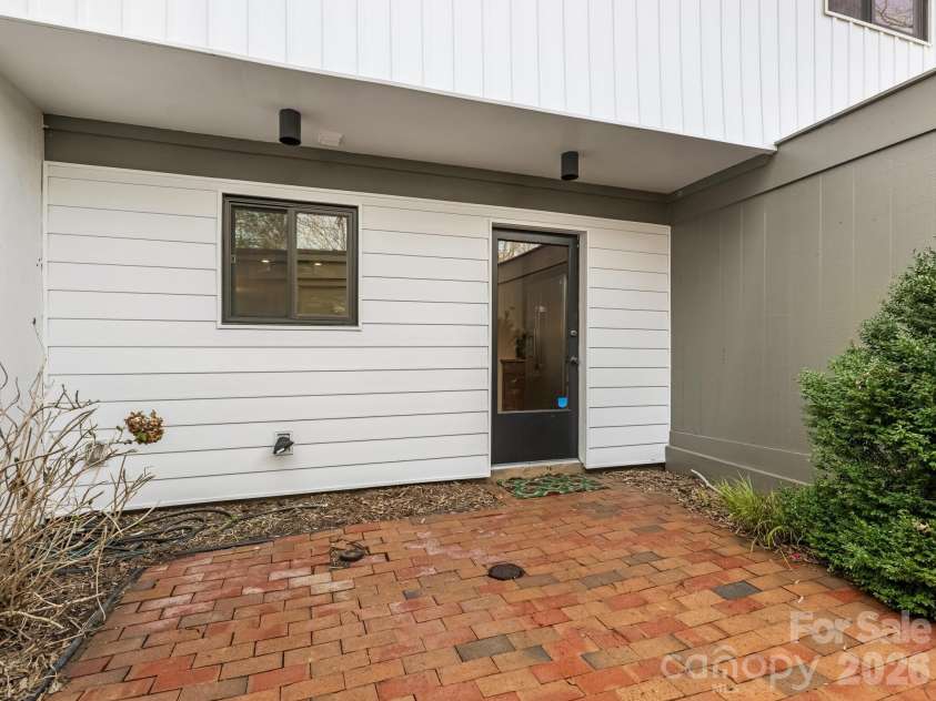 3760 Winding Creek Lane, Charlotte, NC 28226.  MLS# CAR4354381, YatesRealty ID 4778. Rear Entry Way