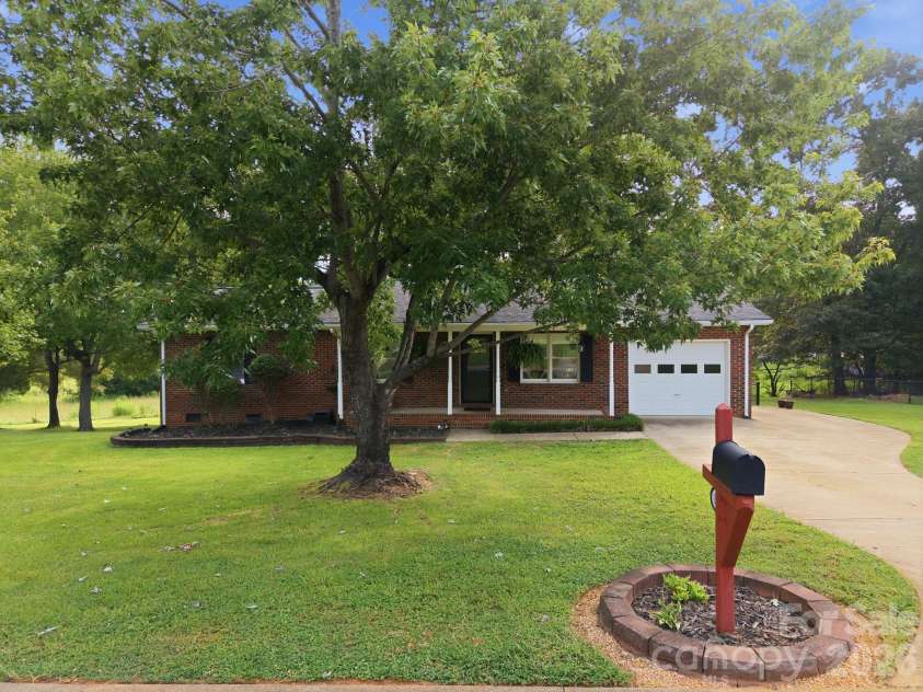 105 Ashburne Drive, Shelby, NC 28152.  MLS# CAR4419130, YatesRealty ID 47781. Beautiful tree in front yard and back
