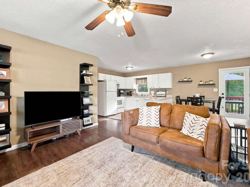 105 Ashburne Drive, Shelby, NC 28152.  MLS# CAR4419130, YatesRealty ID 47781. Living room opens to the kitchen and dining area