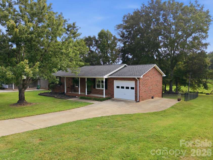 105 Ashburne Drive, Shelby, NC 28152.  MLS# CAR4419130, YatesRealty ID 47781. Plenty of parking