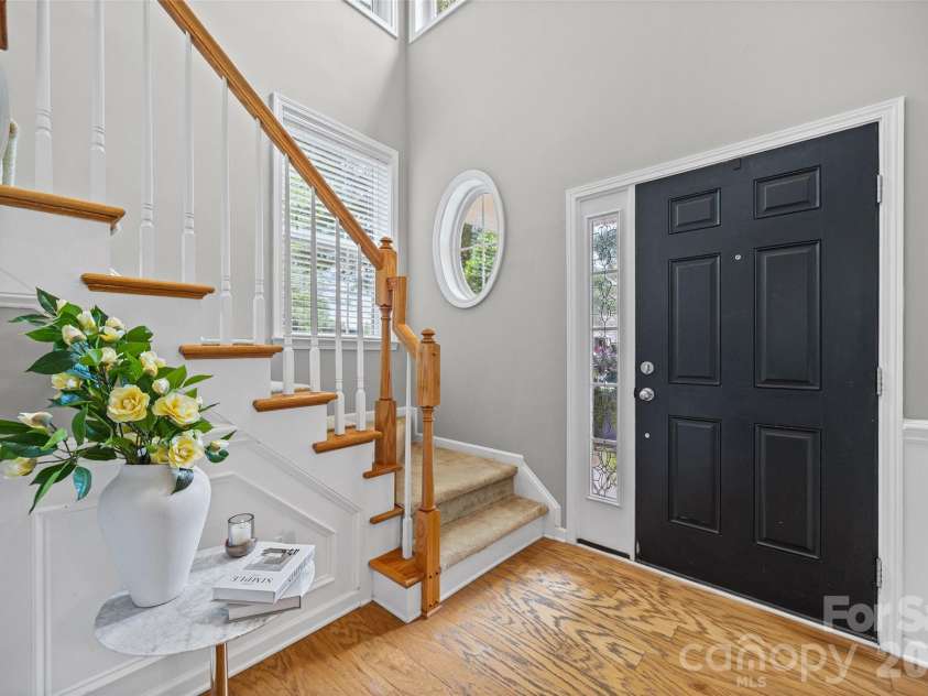 706 Deerbrook Lane, Tega Cay, SC 29708.  MLS# CAR4418355, YatesRealty ID 47783. Foyer