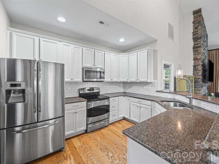706 Deerbrook Lane, Tega Cay, SC 29708.  MLS# CAR4418355, YatesRealty ID 47783. Kitchen