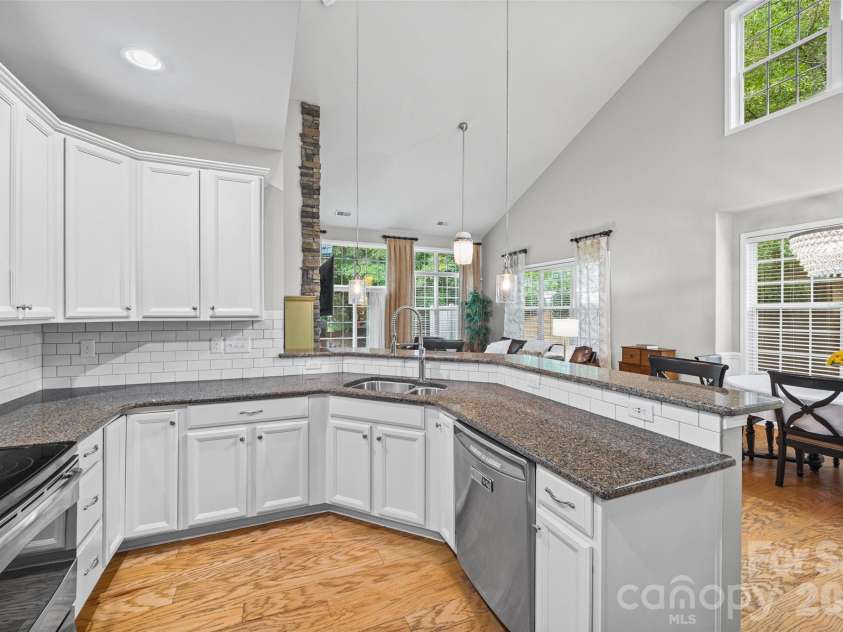 706 Deerbrook Lane, Tega Cay, SC 29708.  MLS# CAR4418355, YatesRealty ID 47783. Kitchen