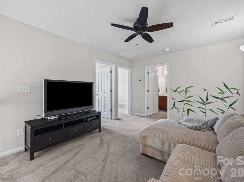 706 Deerbrook Lane, Tega Cay, SC 29708.  MLS# CAR4418355, YatesRealty ID 47783. Loft