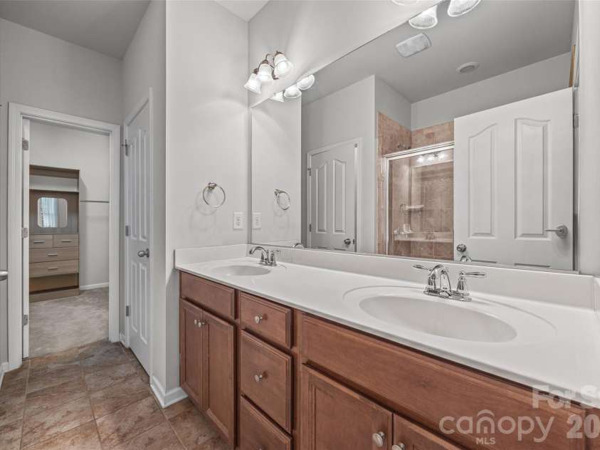 706 Deerbrook Lane, Tega Cay, SC 29708.  MLS# CAR4418355, YatesRealty ID 47783. Primary Bathroom
