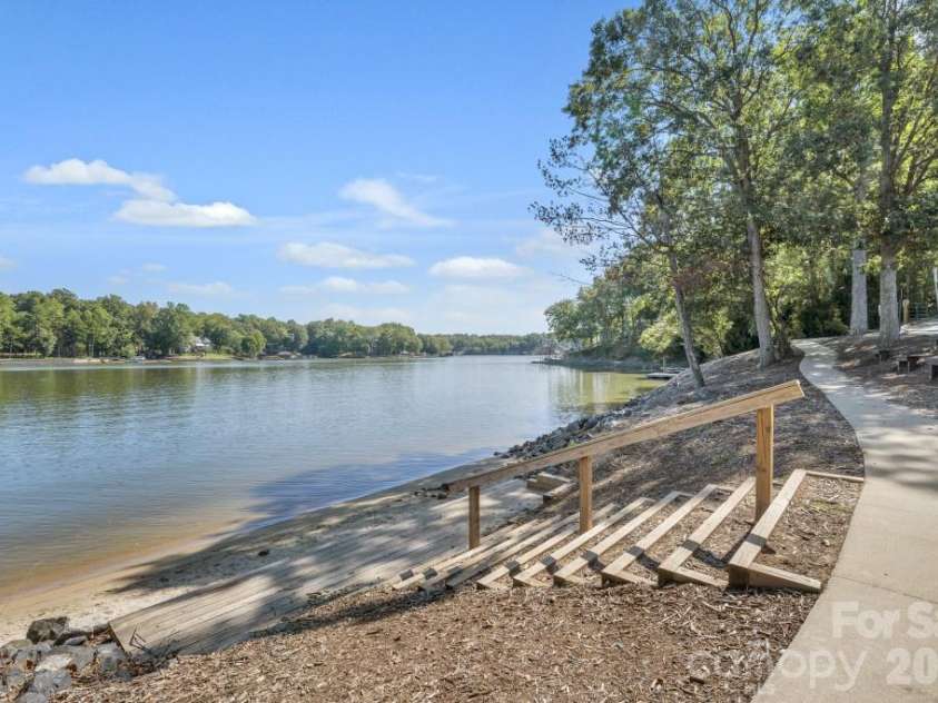 706 Deerbrook Lane, Tega Cay, SC 29708.  MLS# CAR4418355, YatesRealty ID 47783. Tega Cay beaches