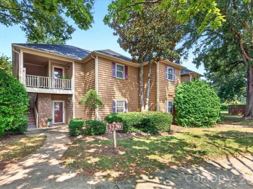 3220 Selwyn Farms Lane, Charlotte, NC 28209.  MLS# CAR4410612, YatesRealty ID 47787. 