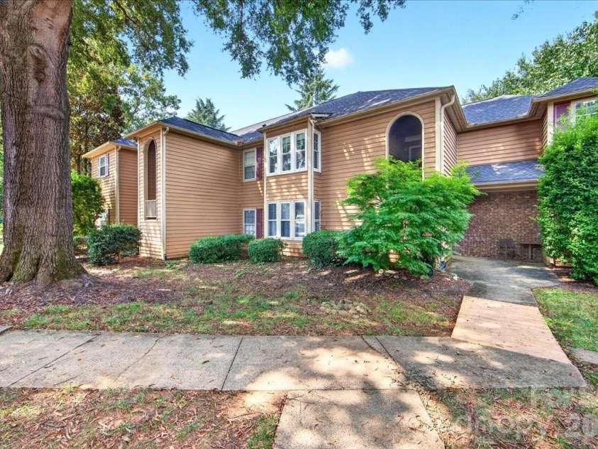 3220 Selwyn Farms Lane, Charlotte, NC 28209.  MLS# CAR4410612, YatesRealty ID 47787. 