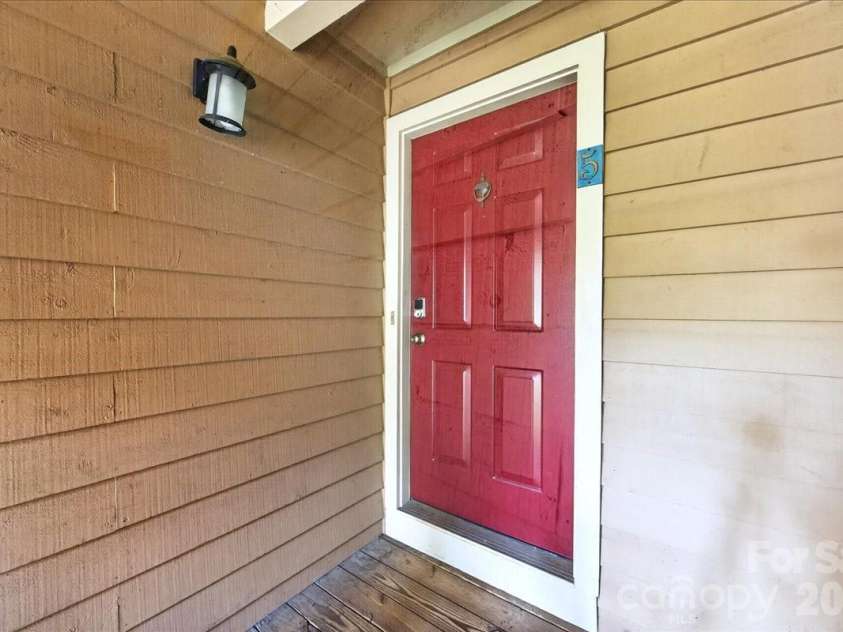 3220 Selwyn Farms Lane, Charlotte, NC 28209.  MLS# CAR4410612, YatesRealty ID 47787. 
