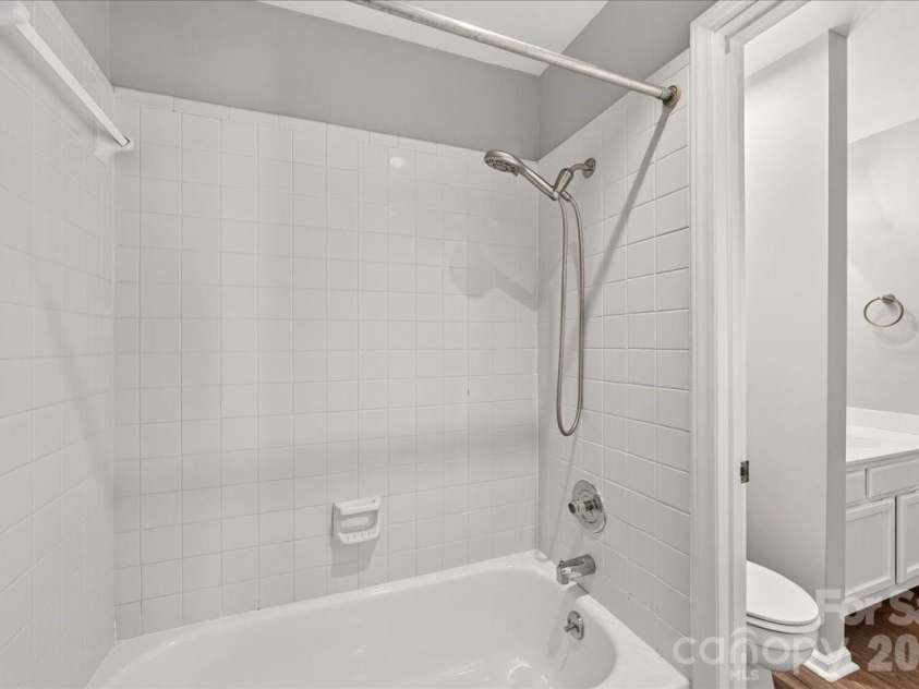 3220 Selwyn Farms Lane, Charlotte, NC 28209.  MLS# CAR4410612, YatesRealty ID 47787. 