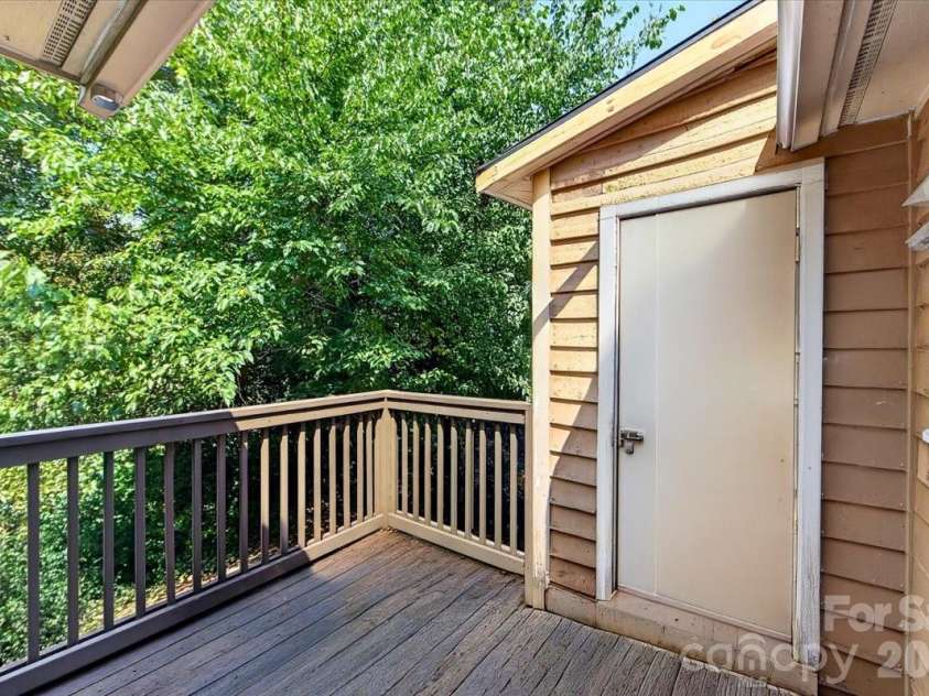 3220 Selwyn Farms Lane, Charlotte, NC 28209.  MLS# CAR4410612, YatesRealty ID 47787. 