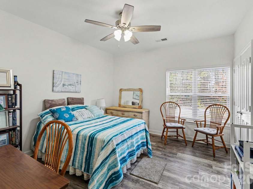 11949 Ridgeway Park Drive, Charlotte, NC 28277.  MLS# CAR4347307, YatesRealty ID 4779. Guest room