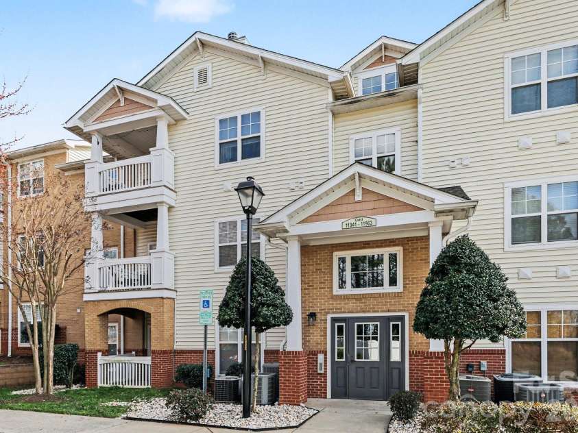 11949 Ridgeway Park Drive, Charlotte, NC 28277.  MLS# CAR4347307, YatesRealty ID 4779. Secure building access 