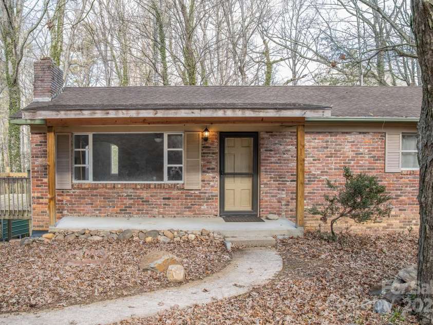 433 Osborne Road, Brevard, NC 28712.  MLS# CAR4330450, YatesRealty ID 4779. 