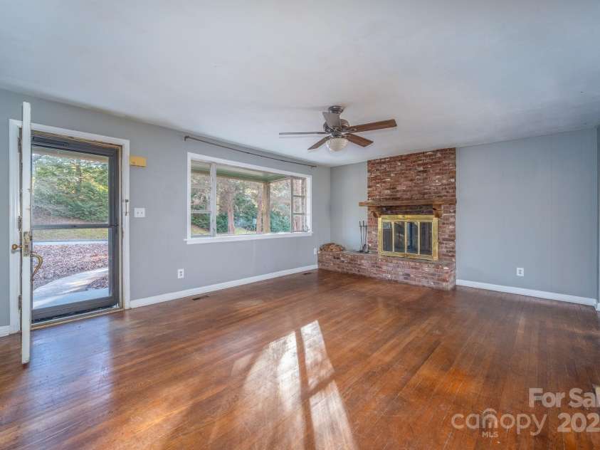 433 Osborne Road, Brevard, NC 28712.  MLS# CAR4330450, YatesRealty ID 4779. 