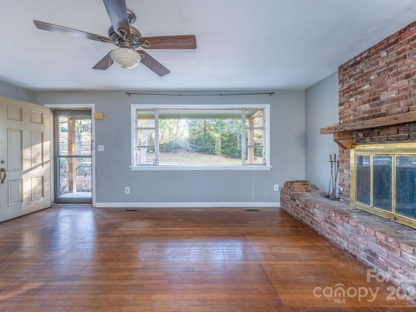 433 Osborne Road, Brevard, NC 28712.  MLS# CAR4330450, YatesRealty ID 4779. 