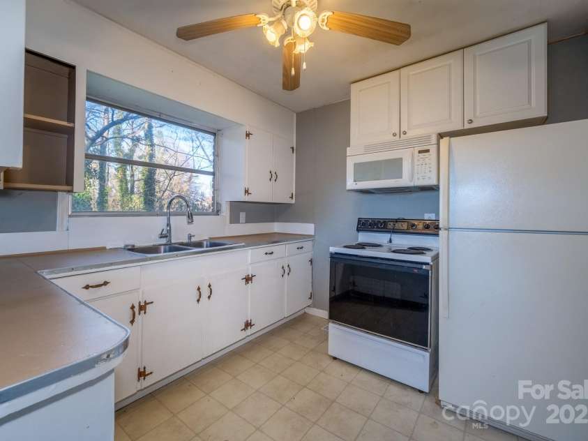 433 Osborne Road, Brevard, NC 28712.  MLS# CAR4330450, YatesRealty ID 4779. 