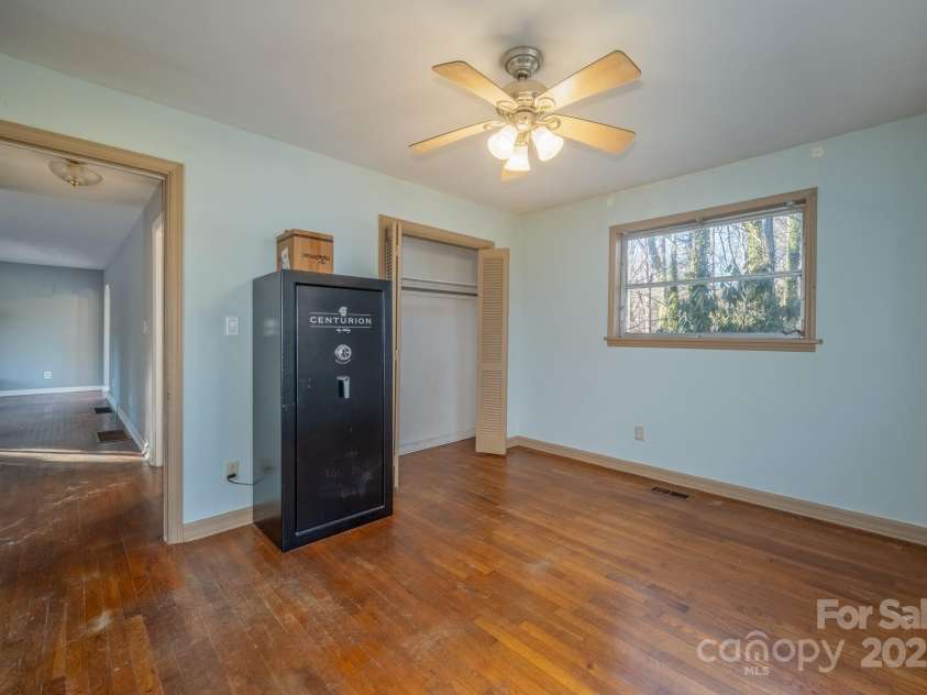 433 Osborne Road, Brevard, NC 28712.  MLS# CAR4330450, YatesRealty ID 4779. 