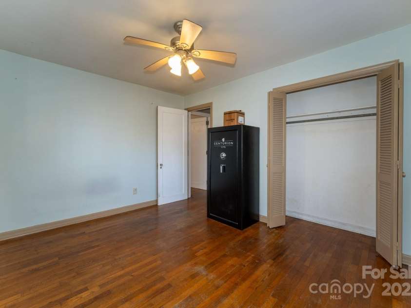 433 Osborne Road, Brevard, NC 28712.  MLS# CAR4330450, YatesRealty ID 4779. 