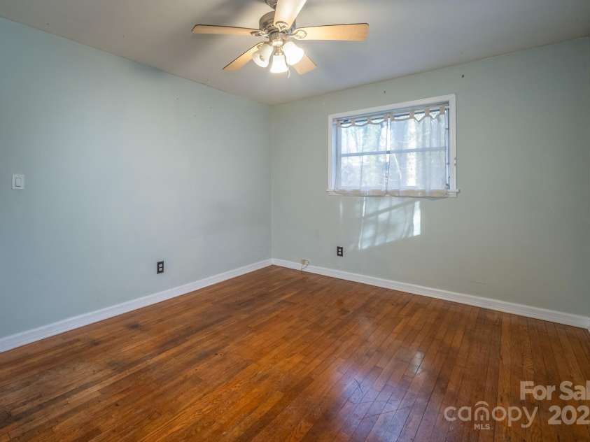 433 Osborne Road, Brevard, NC 28712.  MLS# CAR4330450, YatesRealty ID 4779. 