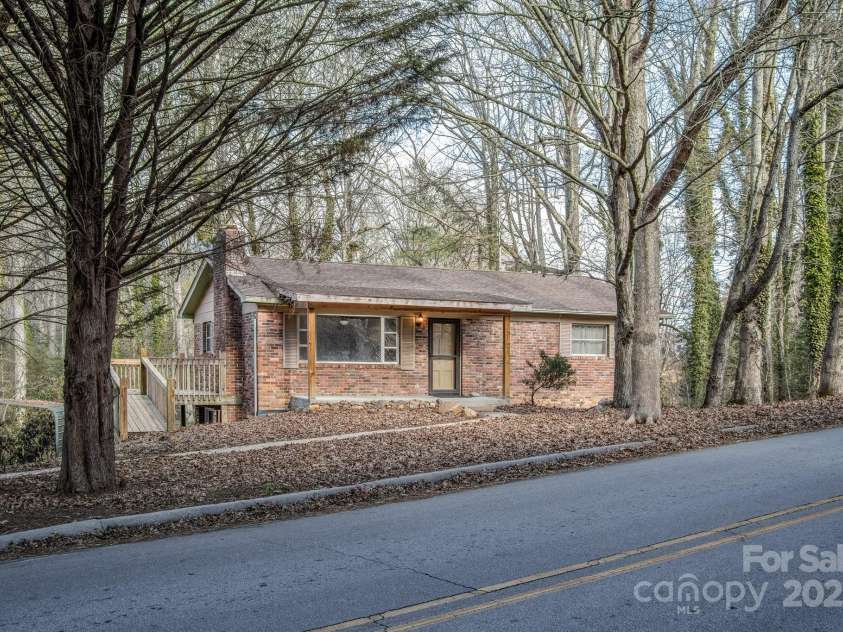 433 Osborne Road, Brevard, NC 28712.  MLS# CAR4330450, YatesRealty ID 4779. 
