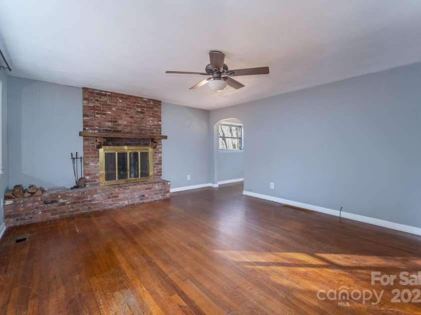 433 Osborne Road, Brevard, NC 28712.  MLS# CAR4330450, YatesRealty ID 4779. Hardwood Floors, wood burning fireplace
