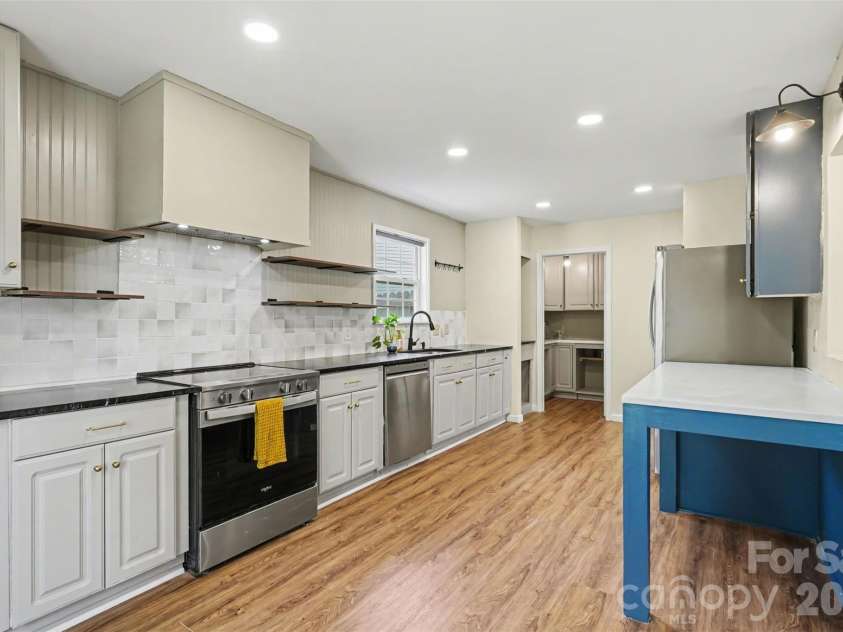 2648 Stream Bank Drive, Charlotte, NC 28269.  MLS# CAR4419146, YatesRealty ID 47791. 