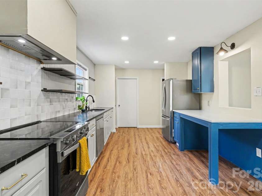 2648 Stream Bank Drive, Charlotte, NC 28269.  MLS# CAR4419146, YatesRealty ID 47791. 