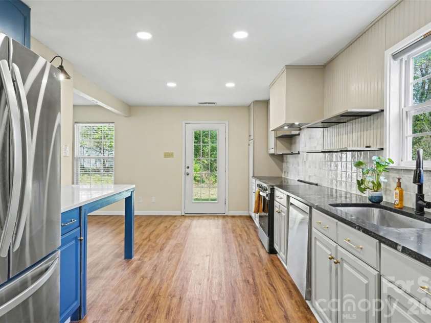 2648 Stream Bank Drive, Charlotte, NC 28269.  MLS# CAR4419146, YatesRealty ID 47791. 