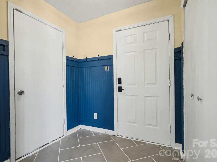2648 Stream Bank Drive, Charlotte, NC 28269.  MLS# CAR4419146, YatesRealty ID 47791. 