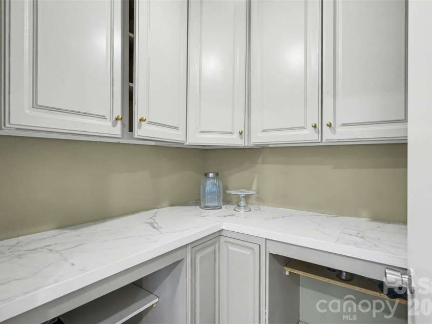 2648 Stream Bank Drive, Charlotte, NC 28269.  MLS# CAR4419146, YatesRealty ID 47791. 