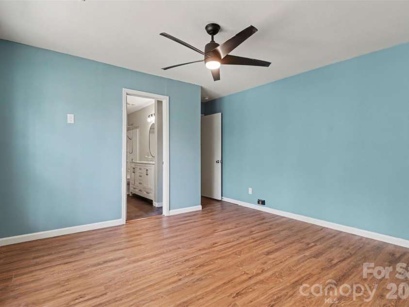 2648 Stream Bank Drive, Charlotte, NC 28269.  MLS# CAR4419146, YatesRealty ID 47791. 