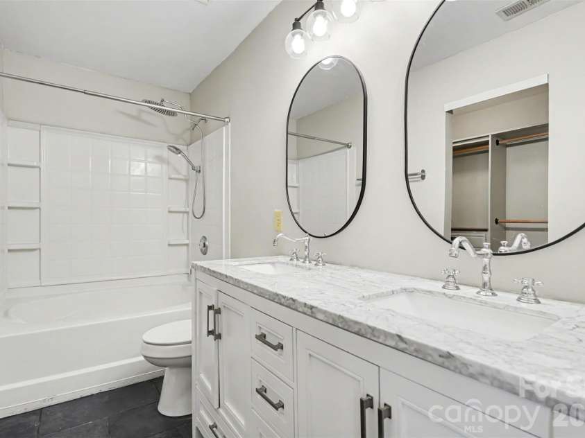 2648 Stream Bank Drive, Charlotte, NC 28269.  MLS# CAR4419146, YatesRealty ID 47791. 