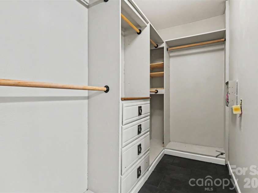 2648 Stream Bank Drive, Charlotte, NC 28269.  MLS# CAR4419146, YatesRealty ID 47791. 