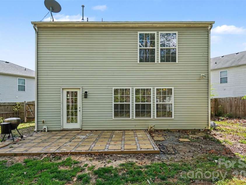 2648 Stream Bank Drive, Charlotte, NC 28269.  MLS# CAR4419146, YatesRealty ID 47791. 
