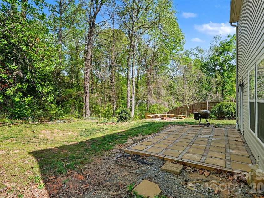 2648 Stream Bank Drive, Charlotte, NC 28269.  MLS# CAR4419146, YatesRealty ID 47791. 